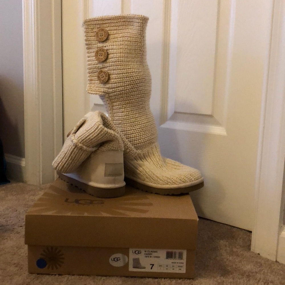 Ugg classic cardi gold cream knit boots